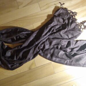 Pashmina brown scarf/wrap with fringe 70% cashmere 30% seta.